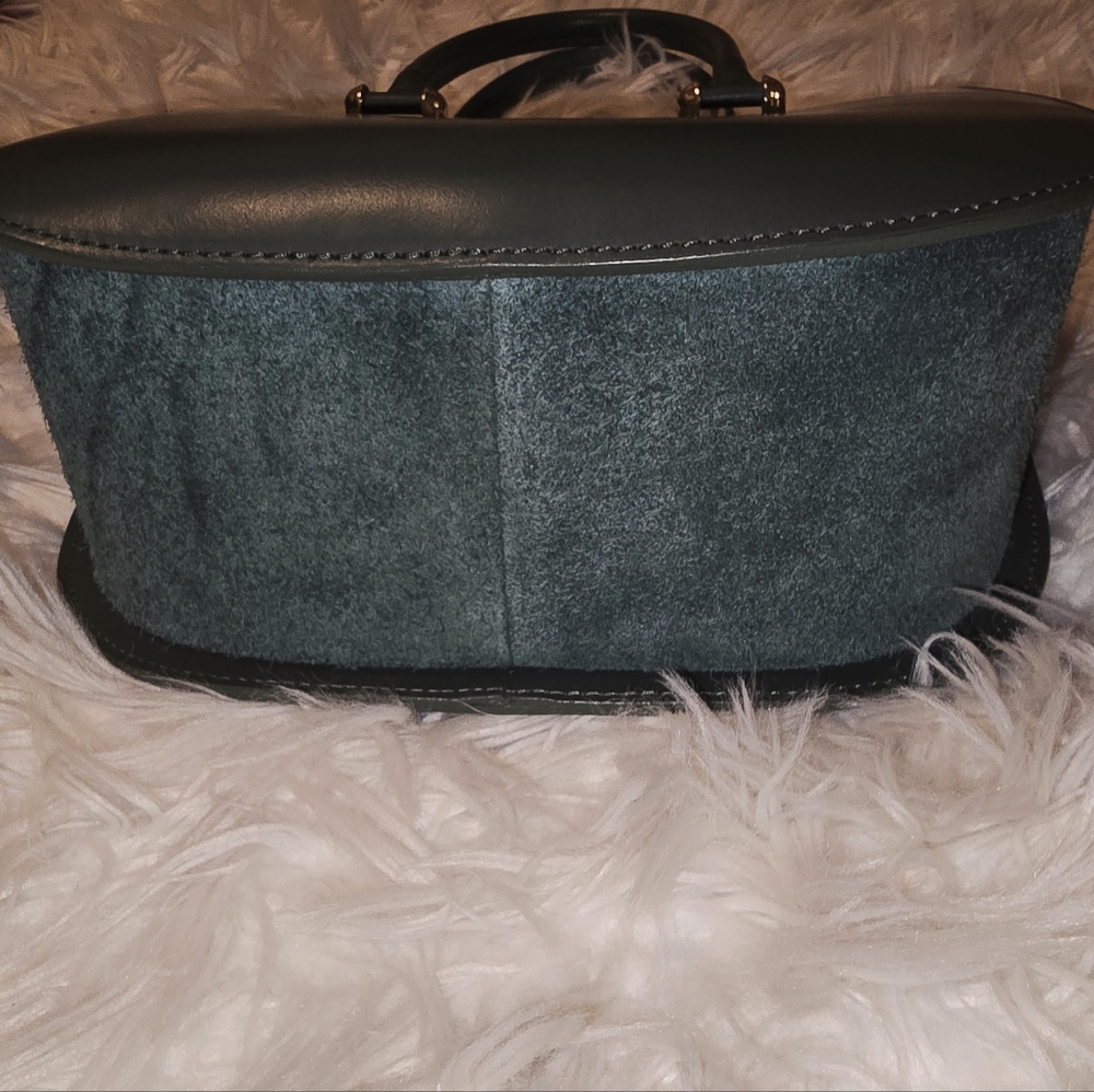 Authentic Camelia Roma Handbag - Picture 9 of 10
